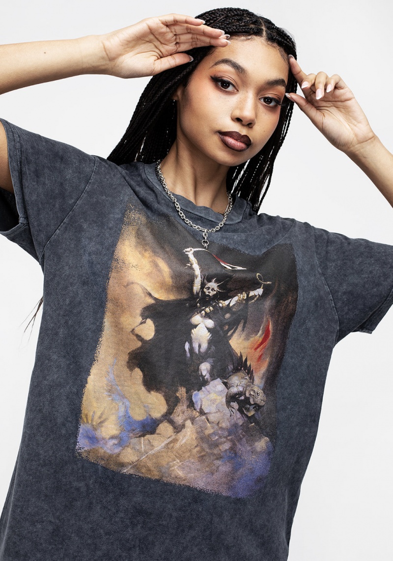 Disturbia Frazetta Woman with Scythe Corta Sleeve T-Shirt | FQX-66777334